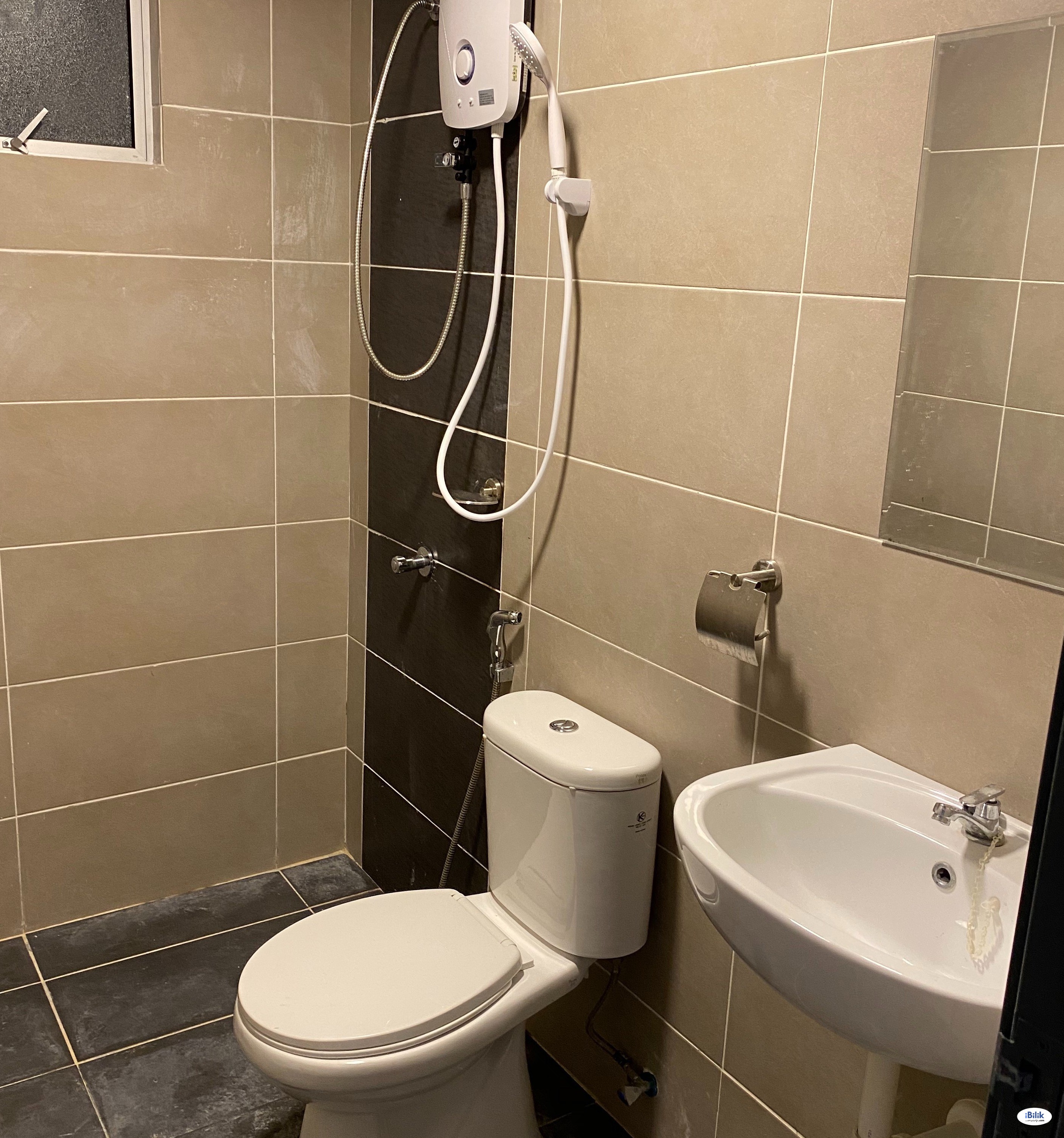 Middle Room at Palm Garden Apartment, Klang - Image 3