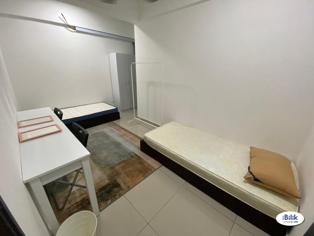 Middle Room at Palm Garden Apartment, Klang - Image 5