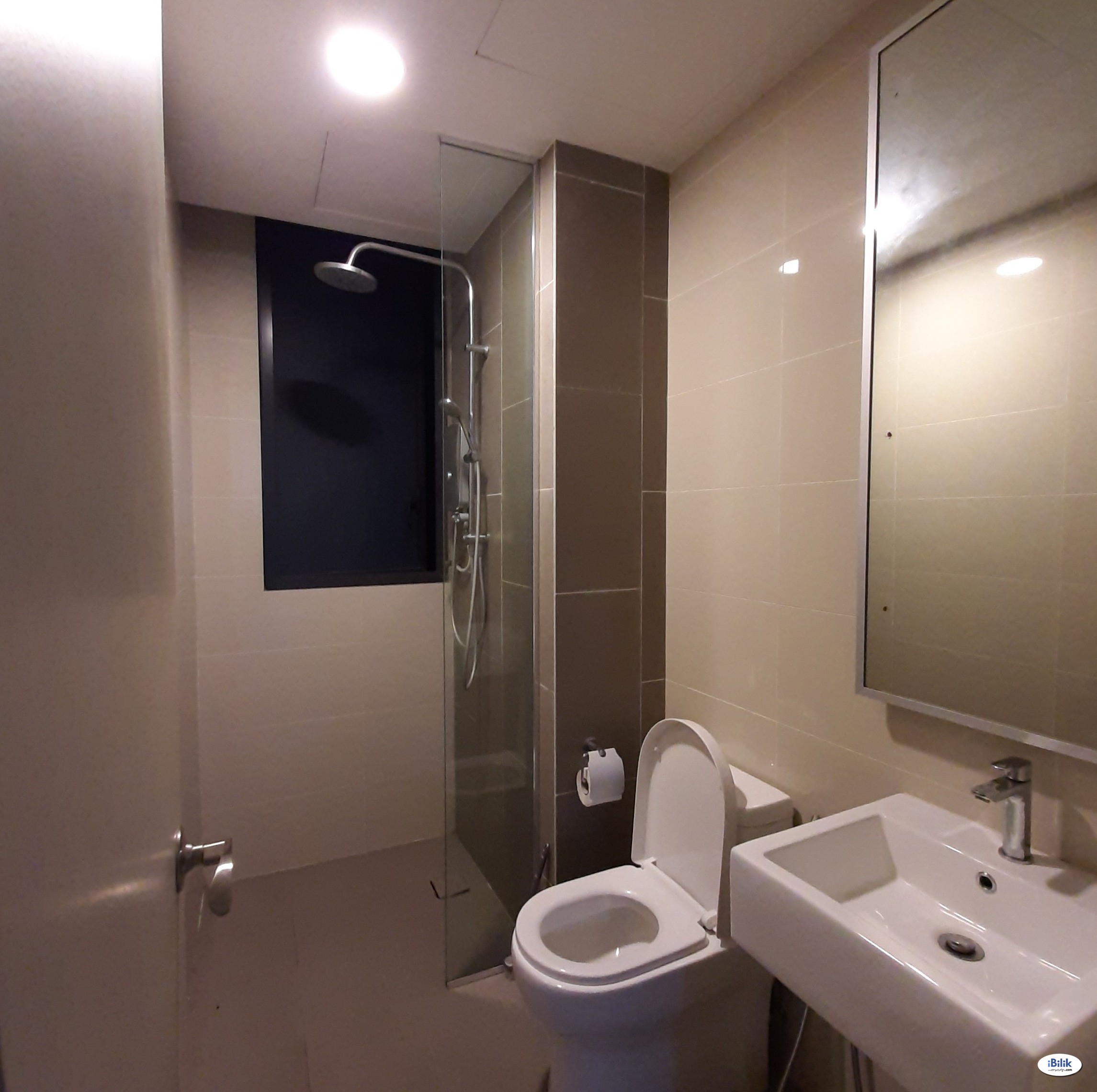 Middle Room at KL Gateway, Bangsar South - Image 1
