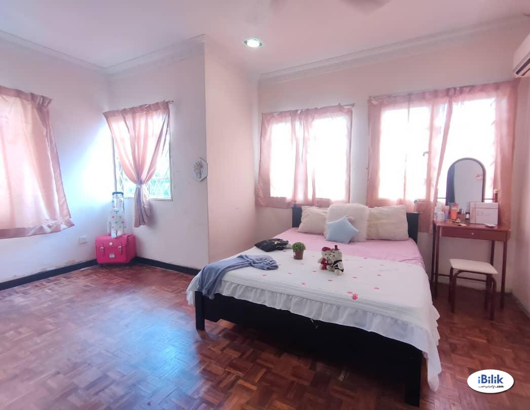 High Speed WI-FI ⚡ Master Room at Jalan Sepah Puteri, Kota Damansara, Petaling Jaya Near Thomson Hospital, SEGi Universi - Image 1