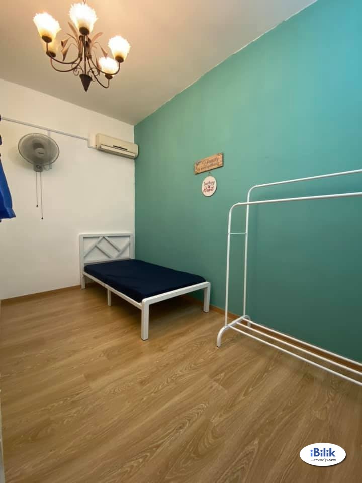 ❣️ Middle Room ❣️ at Subang Jaya, Selangor with High Speed WI-FI Easy Access LRT Station/INTI College 🌼🏠 - Image 1