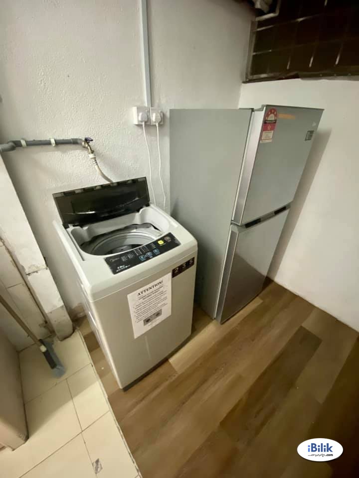 ❣️ Middle Room ❣️ at Subang Jaya, Selangor with High Speed WI-FI Easy Access LRT Station/INTI College 🌼🏠 - Image 3
