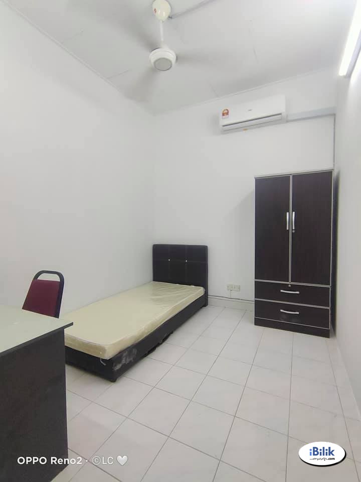 Ready Move In 🚚🏠 Middle Room at Taman Bukit Desa, Taman Desa - Image 1