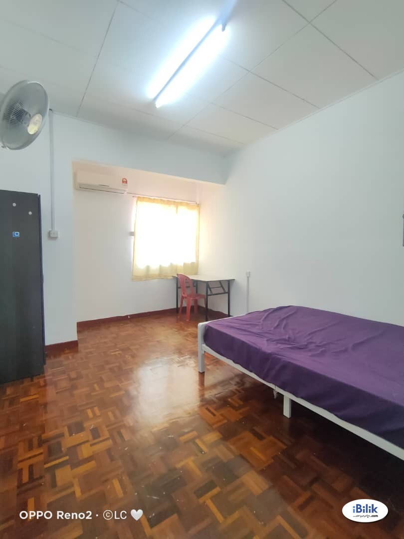 Middle Room at Tropicana Indah, Tropicana - Image 1