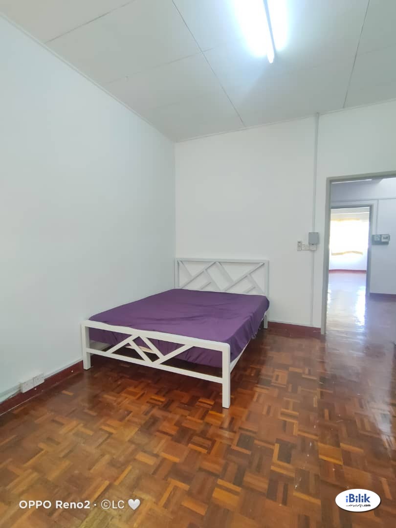 Middle Room at Tropicana Indah, Tropicana - Image 2