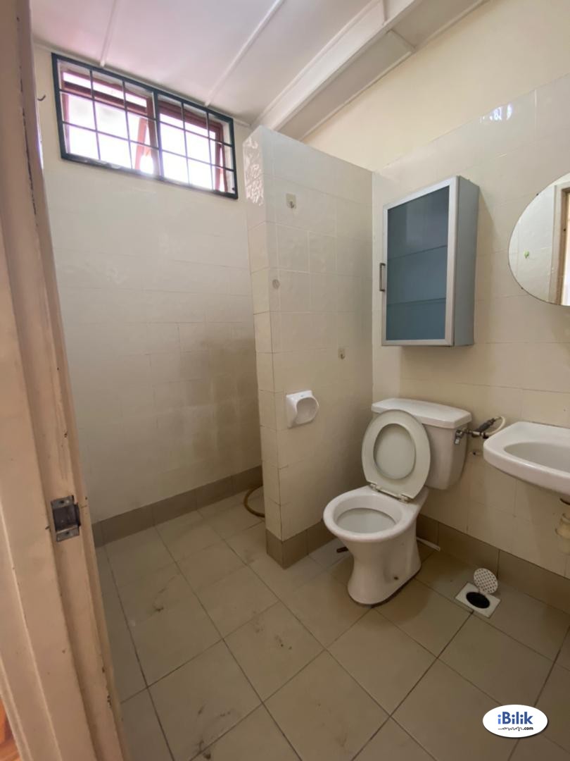 Middle Room at Seri Utama, Kota Damansara - Image 3