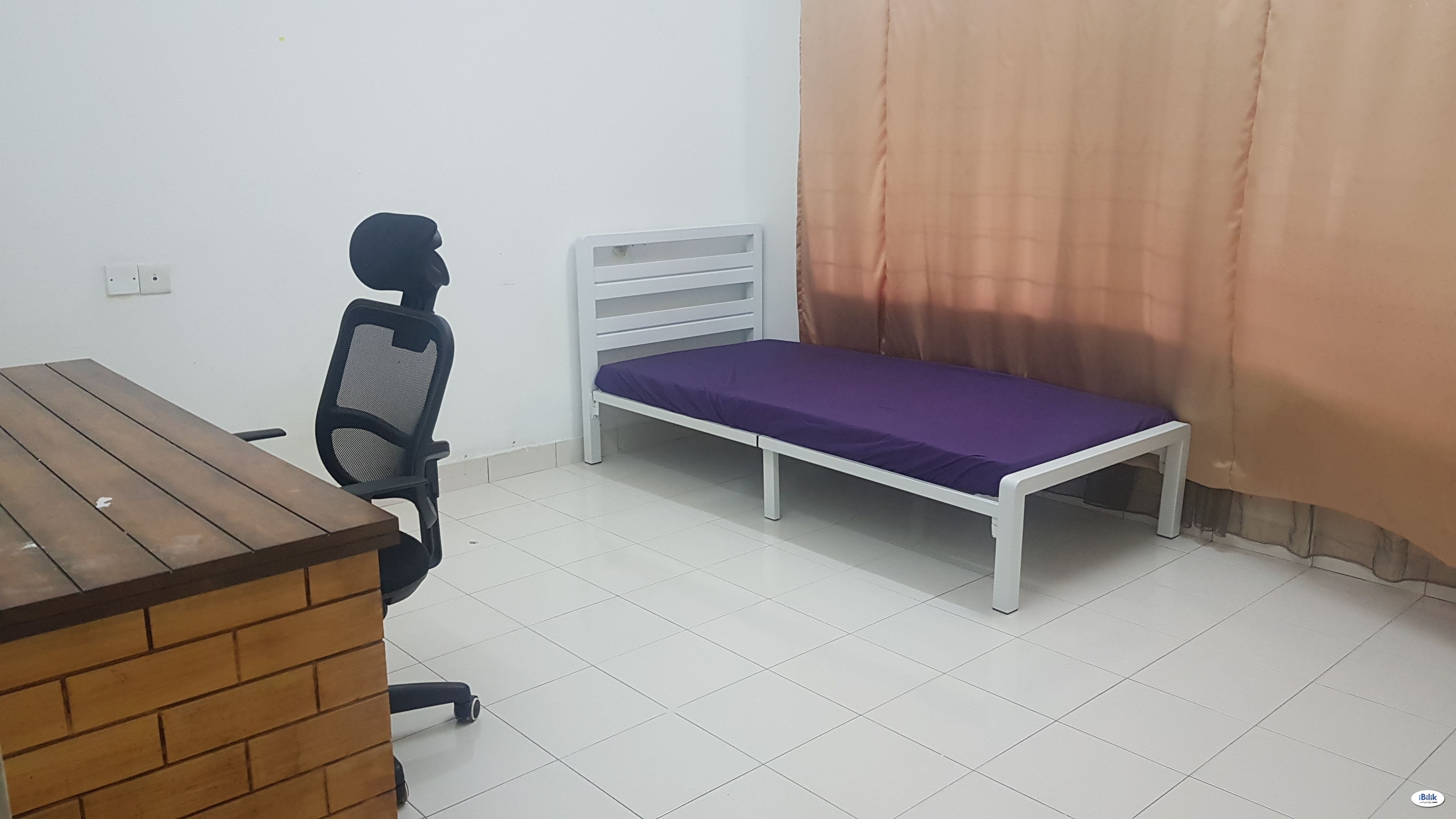 Middle Room at Seri Utama, Kota Damansara - Image 1