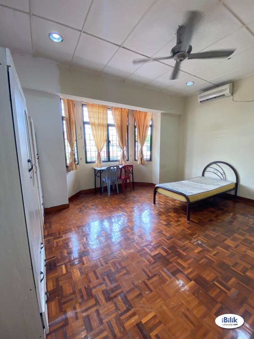 Master Room at Seri Utama, Kota Damansara - Image 1
