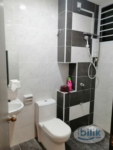 Master Room at Taman Bukit Tiram, Ulu Tiram - Image 5