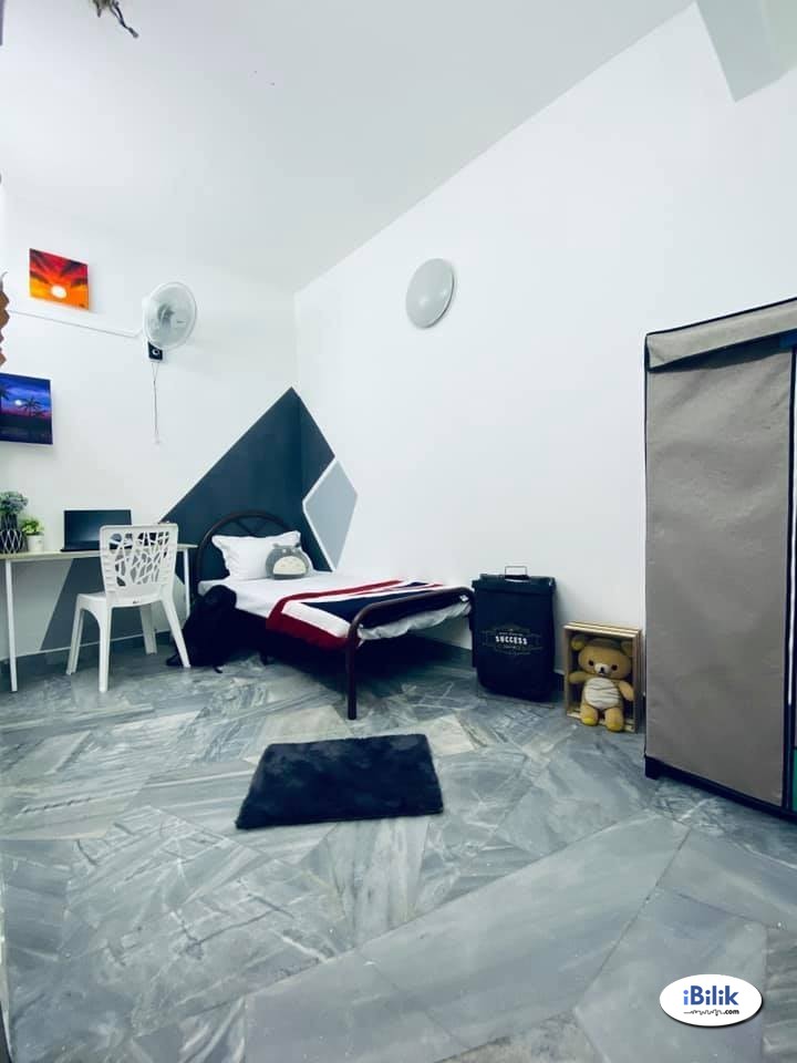 Middle Room at Bukit Jalil, Kuala Lumpur 😎 - Image 1