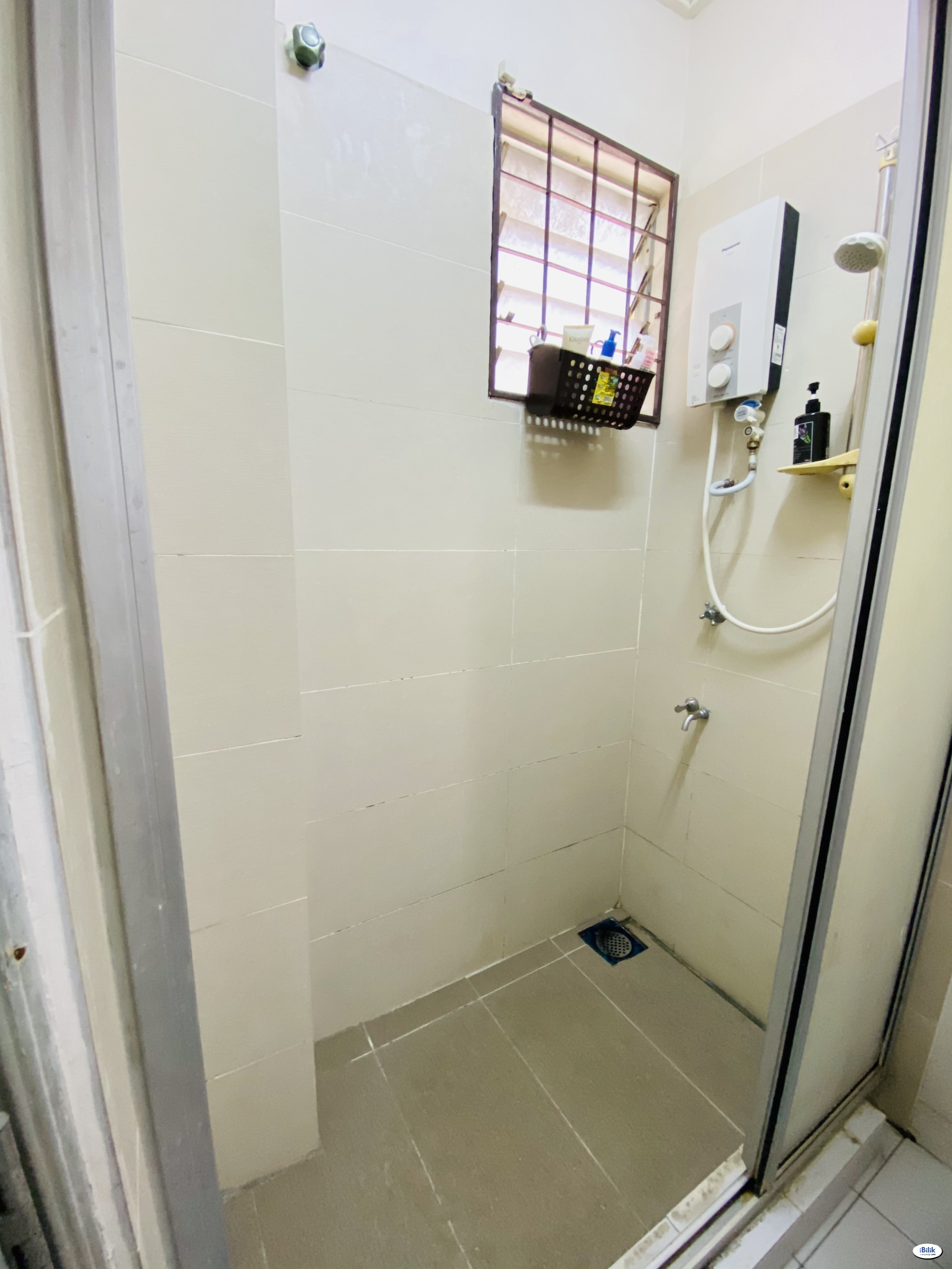 Free WIFI 📶 Comfy Single Room at BU7, Bandar Utama Near One Utama Mall, Kayu Ara - Image 2