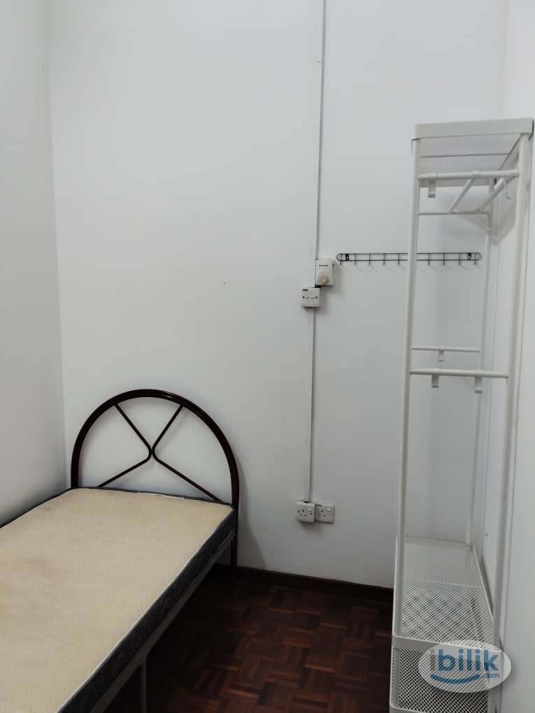 Middle Room at Cheras, Kuala Lumpur - Image 1