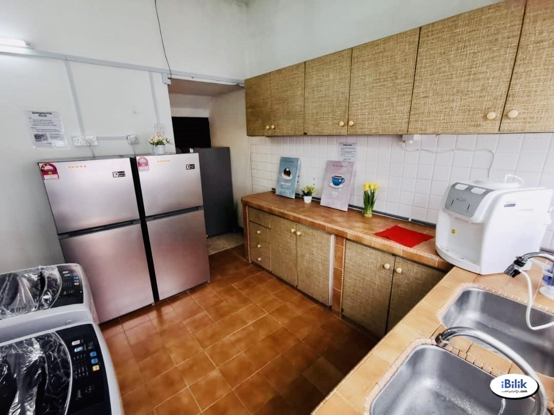 Middle Room for Rent at SS2 PJ. Near LRT Taman Bahagia //Sea Park // Taman Paramount - Image 3