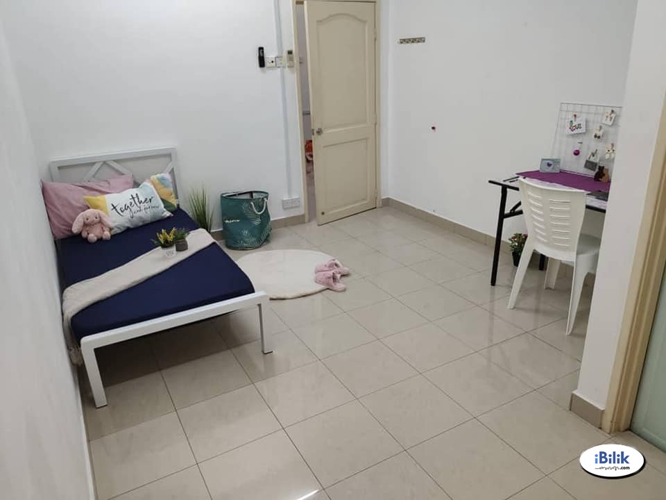 Middle Room at Sri Petaling, Kuala Lumpur Near Bukit Jalil with Easy Access Highway - Image 1