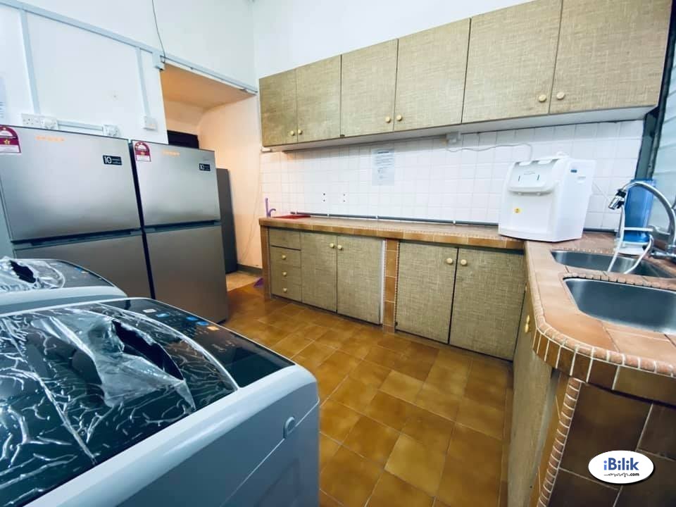 ✨No Deposit ✨ Middle Room at Seri Utama, Kota Damansara - Image 2