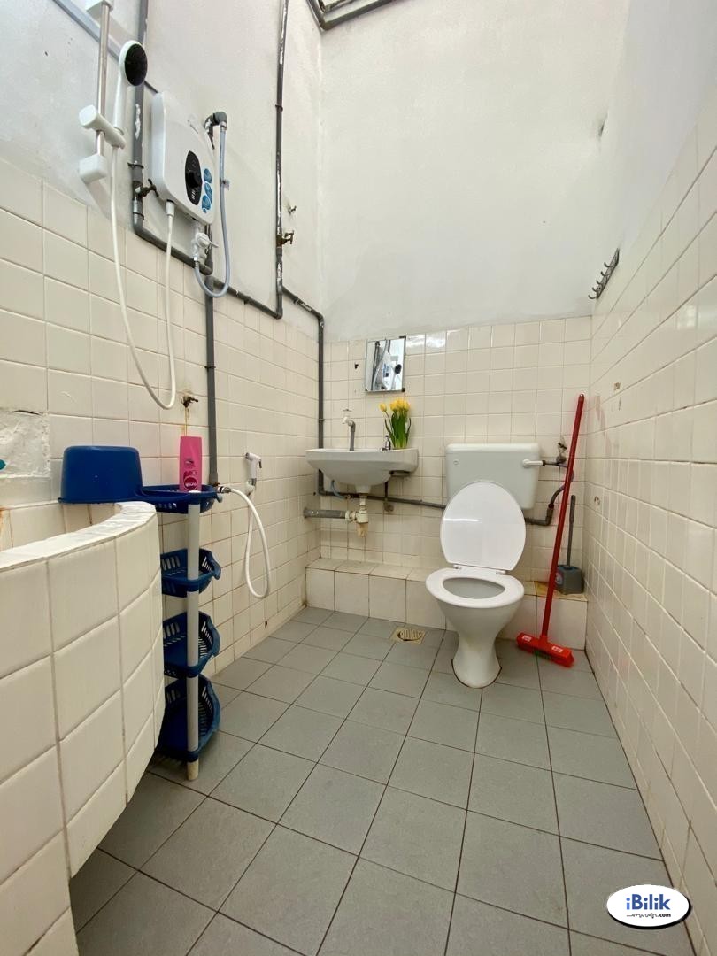 ⭐[AIRCOND & WIFI PROVIDED] Middle Room for Rent at SS15, Subang Jaya⭐ - Image 1
