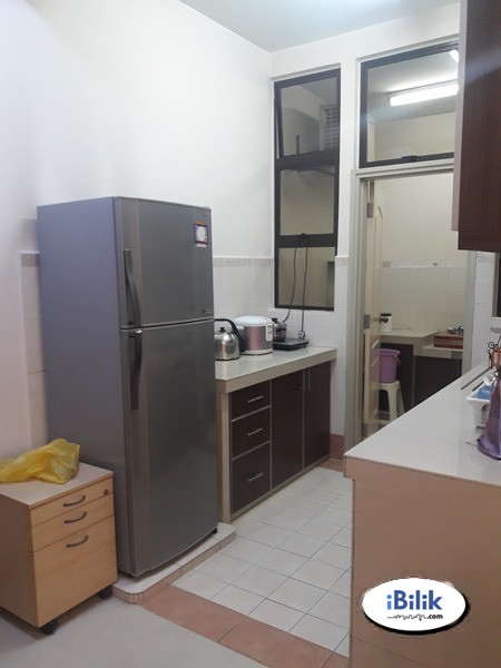[AIRCOND &WIFI PROVIDED] Middle Room at USJ 11, UEP Subang Jaya - Image 2
