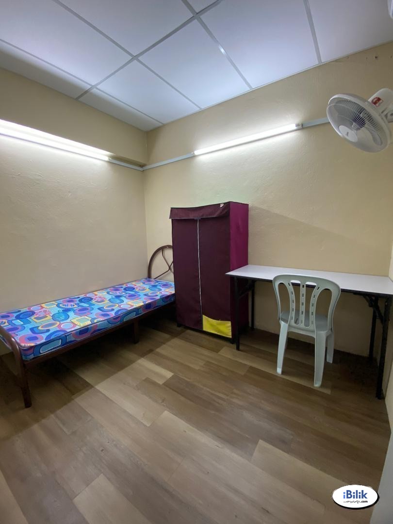 1 Month Deposit 💥Middle Room at SS4 Nearby  LRT Kelana Jaya - Image 1
