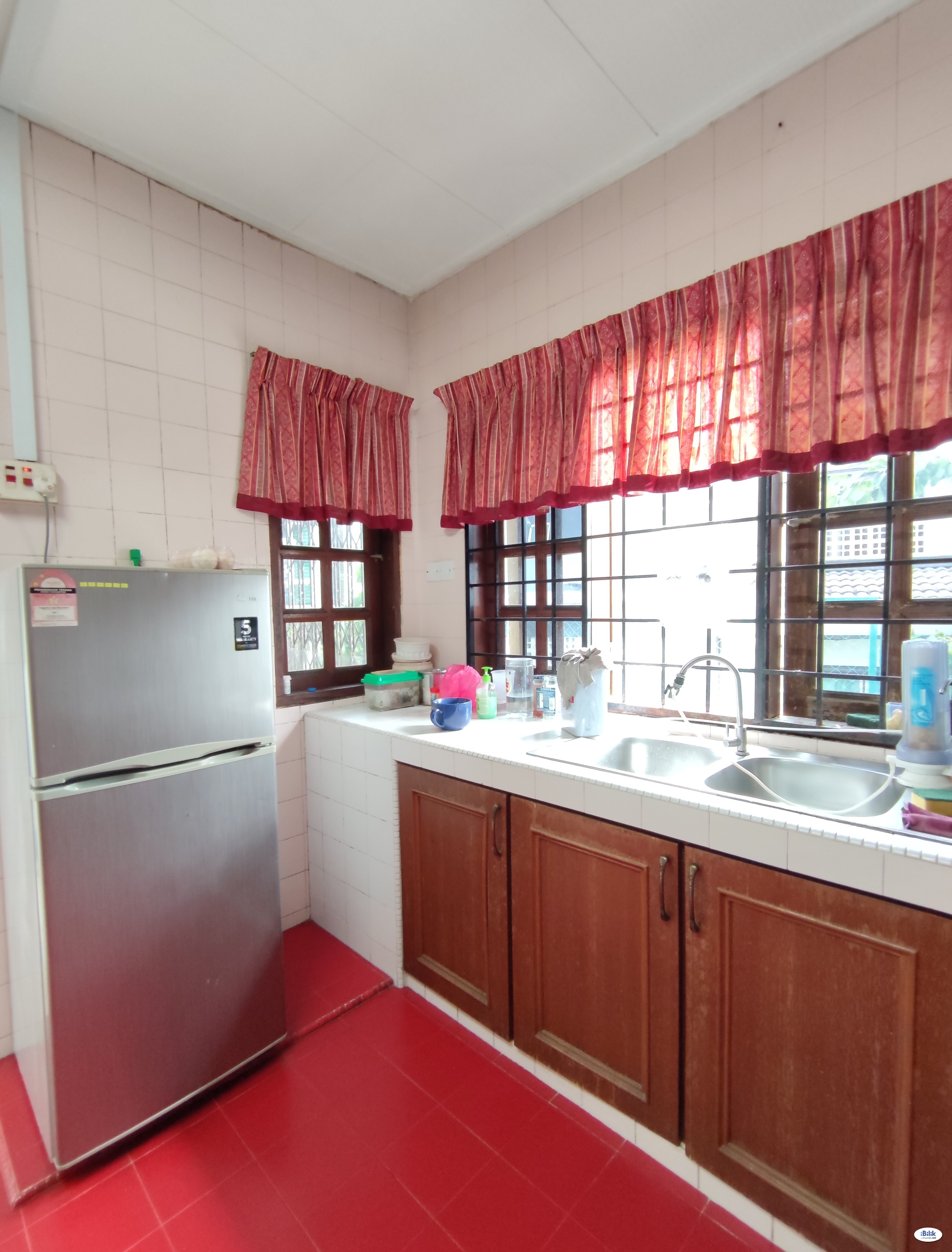 Middle Room at SS2, Petaling Jaya - Image 1