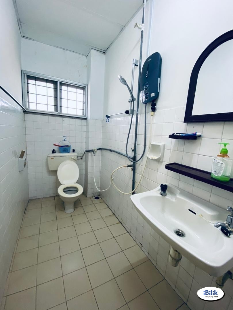 ✨Middle Room at SS24 Petaling Jaya, Selangor✨ - Image 1