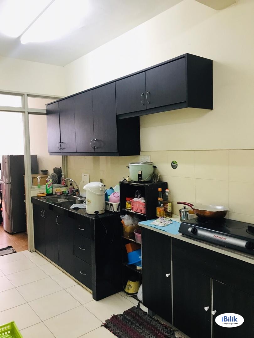 Medium Room with Private Balcony at Platinum Lake PV13, Setapak - Image 2