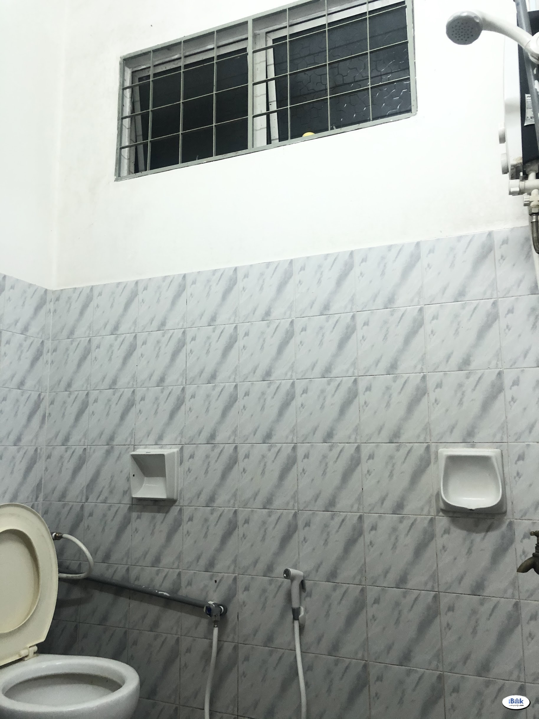 One Month Deposit! Medium Room in BU7, Bandar Utama! Free WiFi ❗ - Image 3