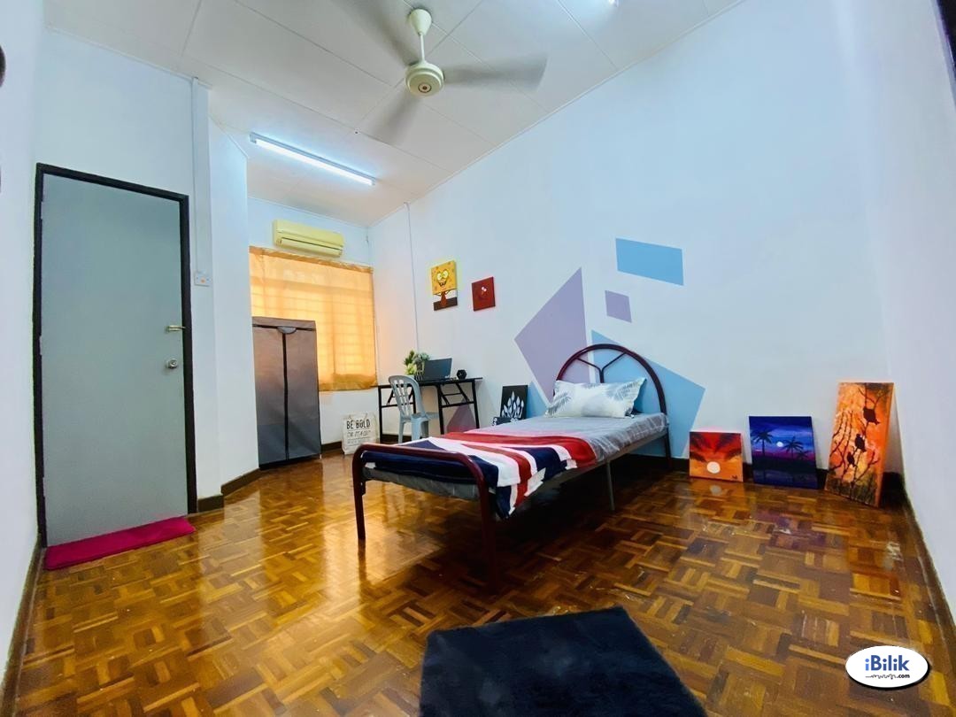 One Month Deposit! Medium Room in BU7, Bandar Utama! Free WiFi ❗ - Image 1