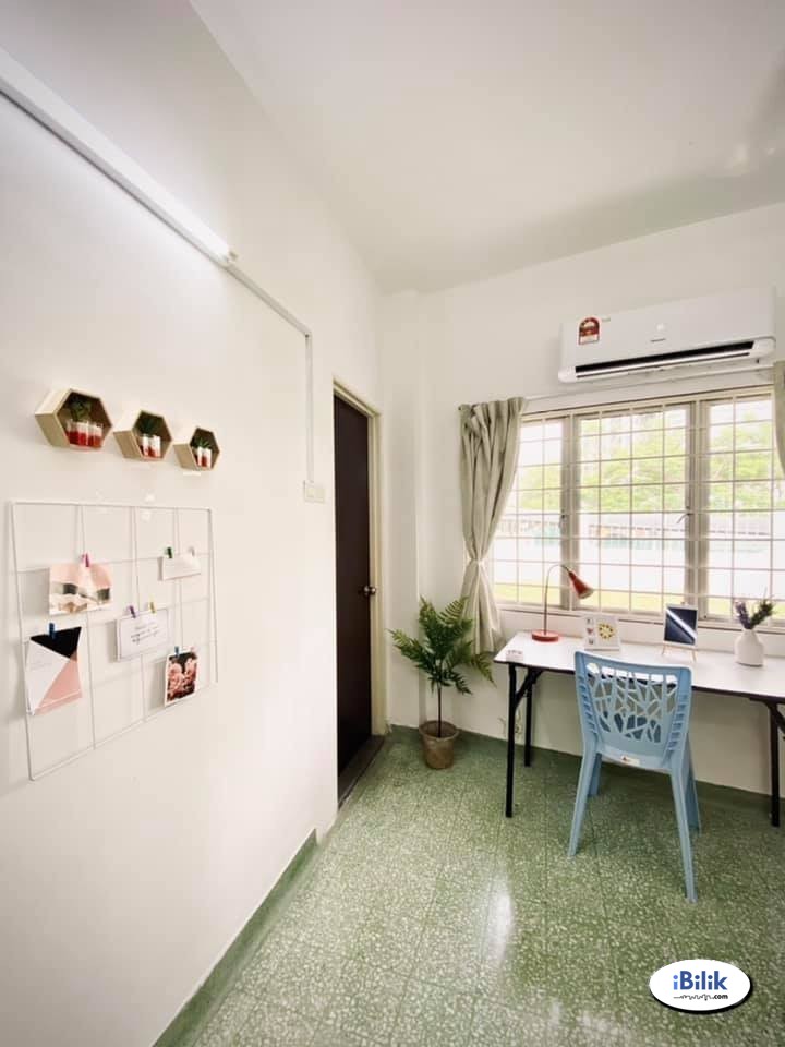 Medium Room at Taman Serdang Raya, Seri Kembangan with High Speed WI-FI ⚡ - Image 1