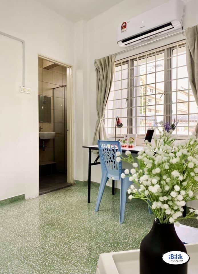 Medium Room at Taman Serdang Raya, Seri Kembangan with High Speed WI-FI ⚡ - Image 4