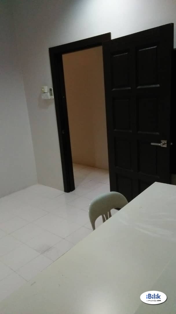 Middle Room at Bandar Utama, Petaling Jaya - Image 3