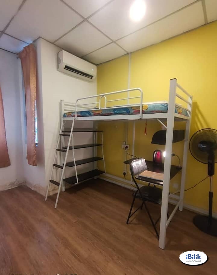 💥1 Month Deposit 💥 Middle Room Kota Damansara, Petaling Jaya with WIFI & Easy Access MRT Station 🚇 - Image 1