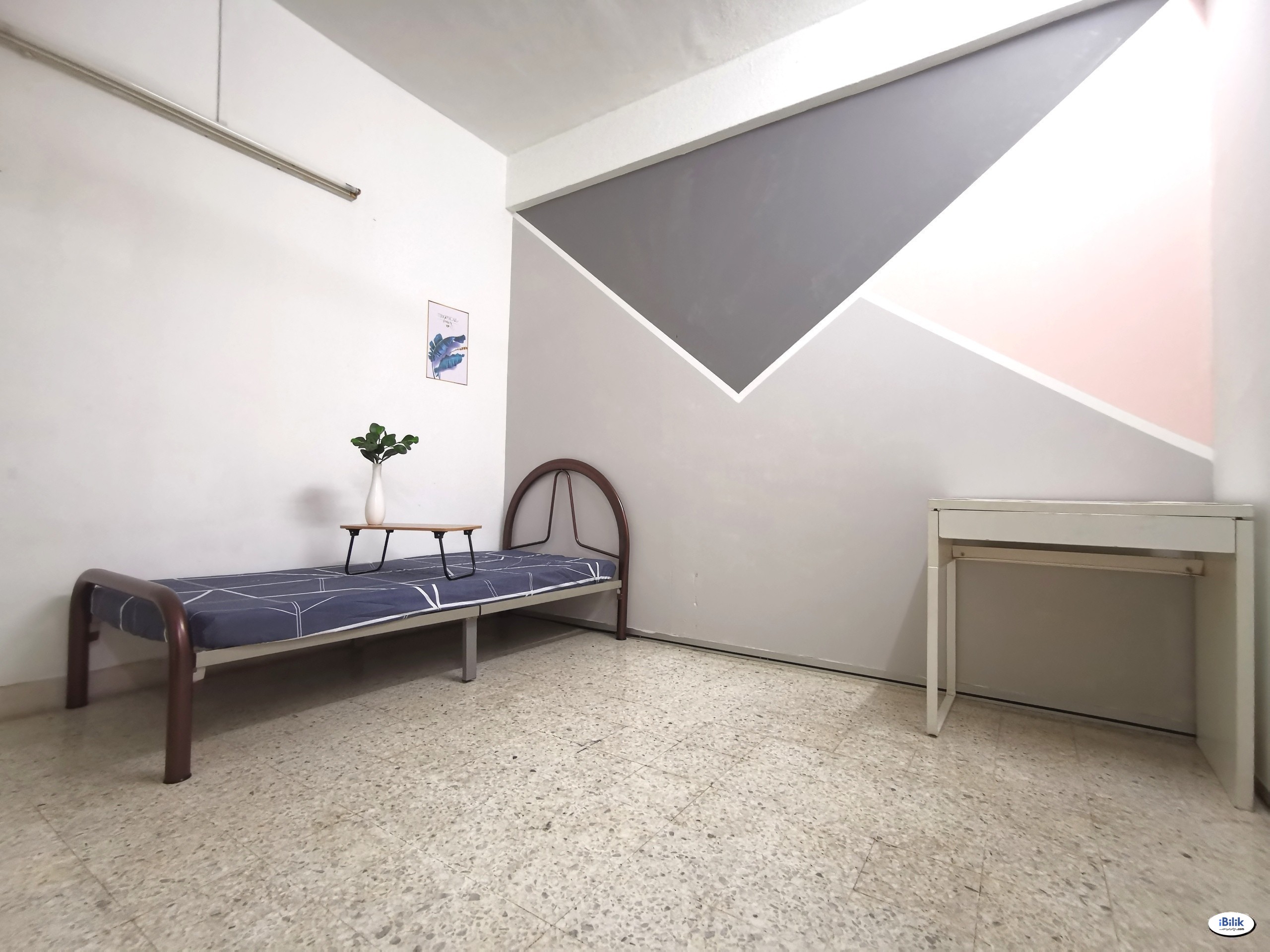 🚩 FREE HIGH SPEED WIFI 🚩 Middle Room at Seri Utama, Kota Damansara - Image 1