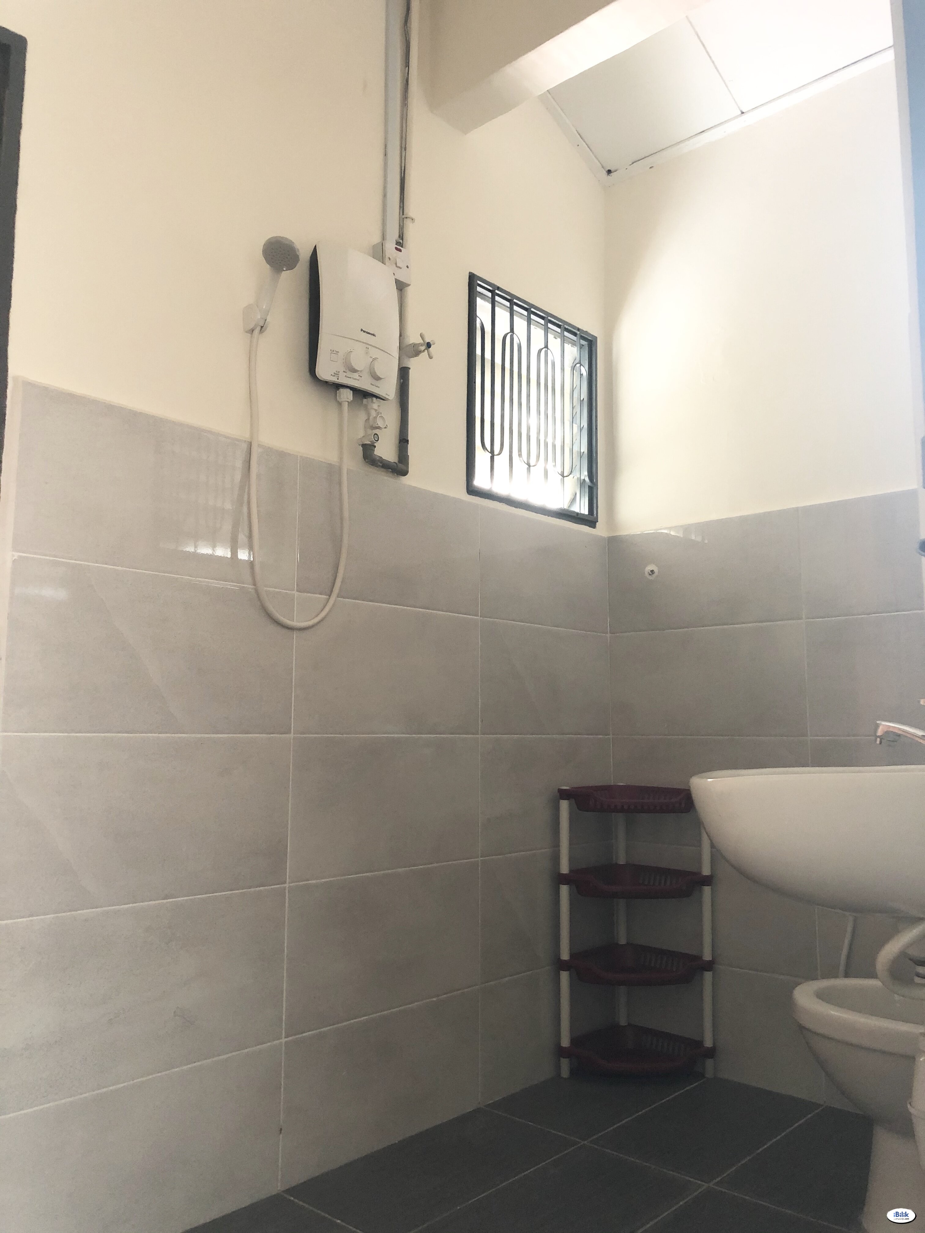 🏡Room Available at ( SS24 ) Taman SEA, Petaling Jaya with High Speed Wi-FI - Image 1