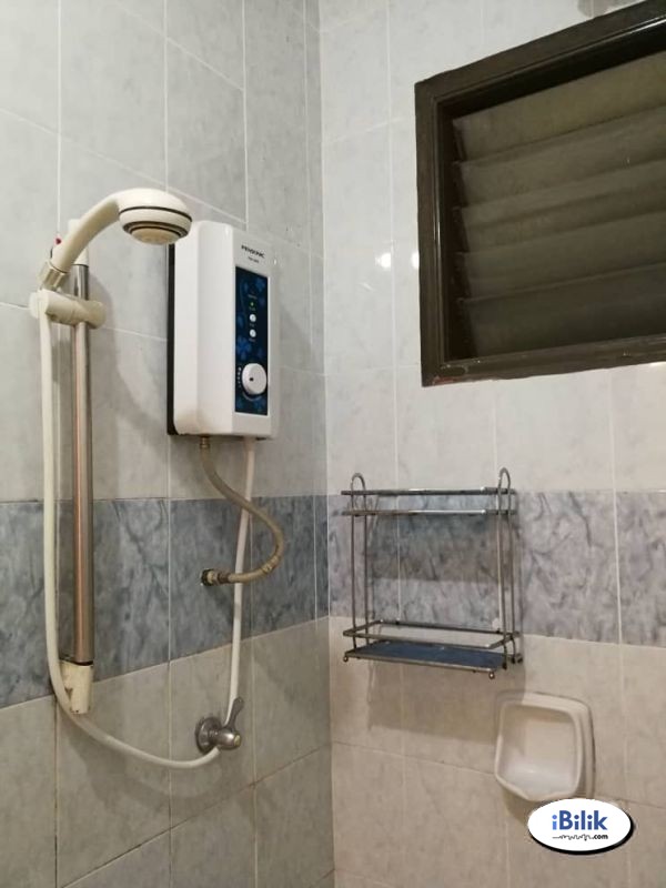 Sᴛᴜᴅᴇɴᴛs ᴀʀᴇ ᴡᴇʟᴄᴏᴍᴇ ❗ Middle Room for rent at SS4, Kelana Jaya | Free Wi-Fi - Image 1