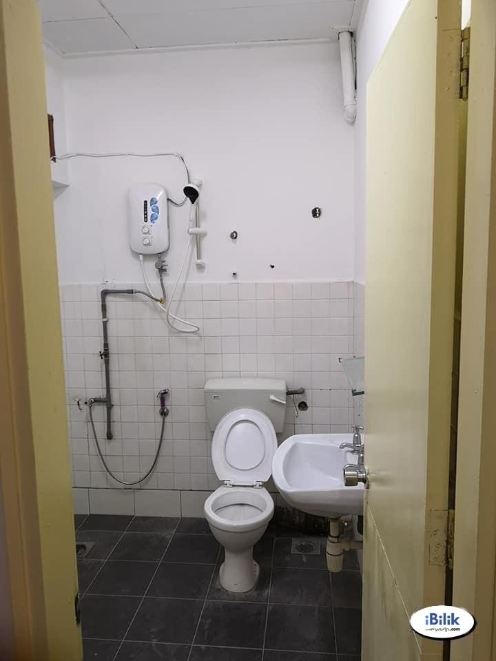 1️⃣ month Deposit ONLY / Middle Room at Taman Mayang, Kelana Jaya Easy Access LRT Station - Image 1