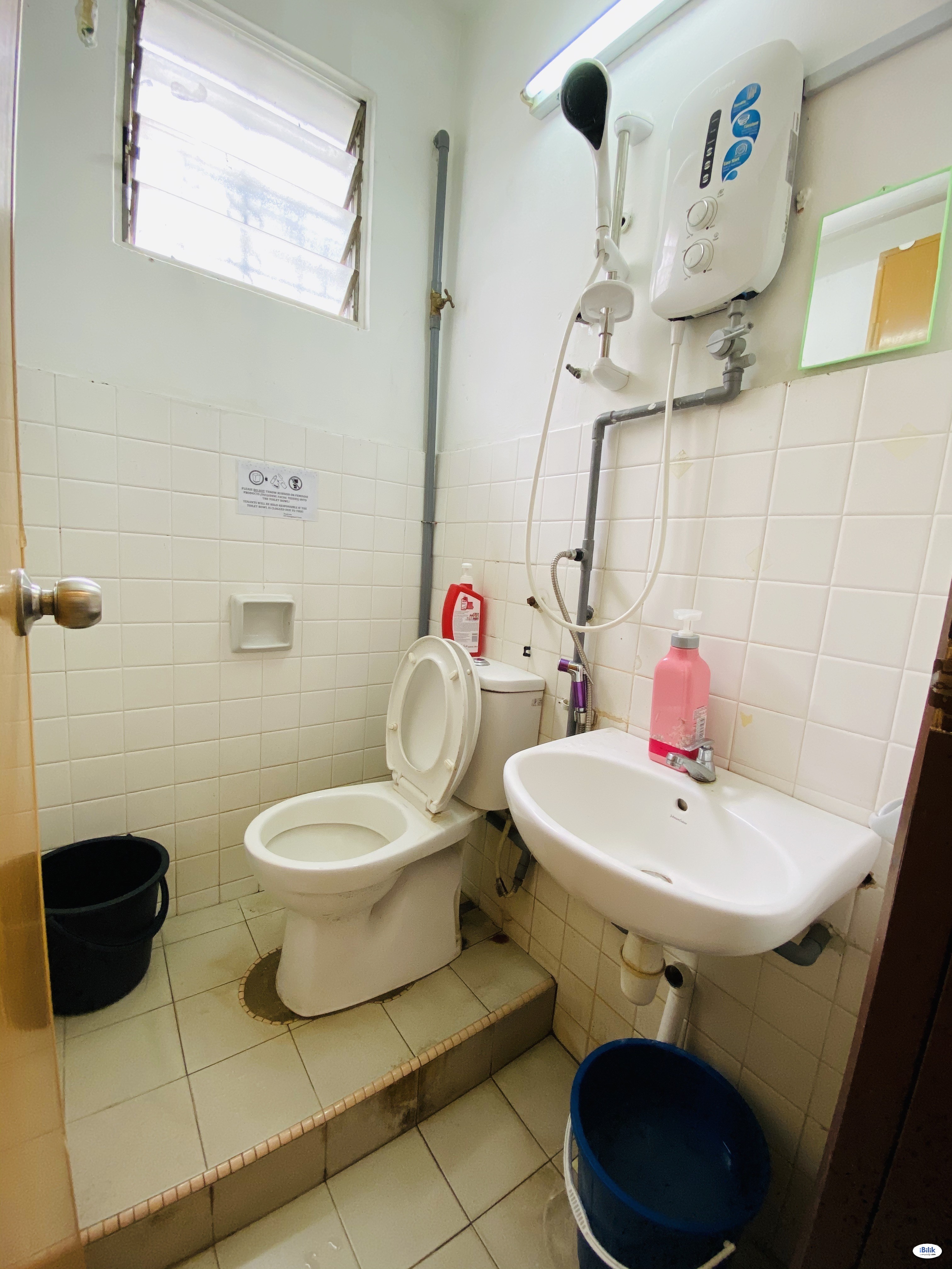 Middle Room at Damansara Kim, Damansara Utama with WiFI - Image 1