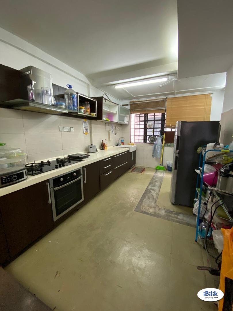 Zero Deposit! Middle Room at SS7, Kelana Jaya Near Kelana Jaya LRT Station / Paradigm Mall - Image 1