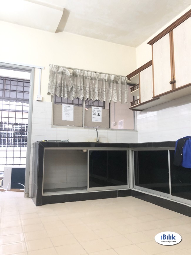 comfy Zero Deposit . Single Room at Seri Utama- Kota Damansara - Image 2
