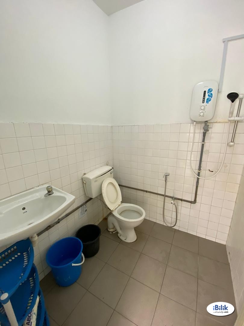 🔥 Spacious Middle Room at Jalan SS2/93 , Petaling Jaya - Image 5
