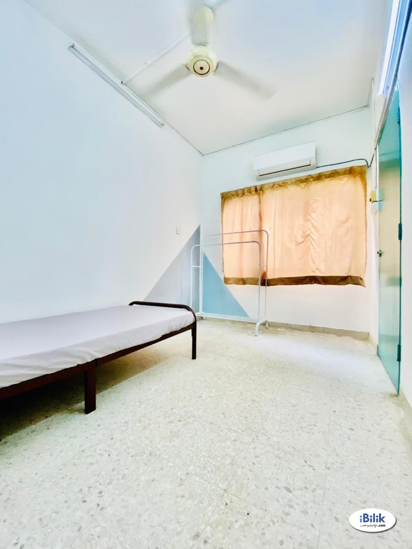 🔥 Spacious Middle Room at Jalan SS2/93 , Petaling Jaya - Image 1