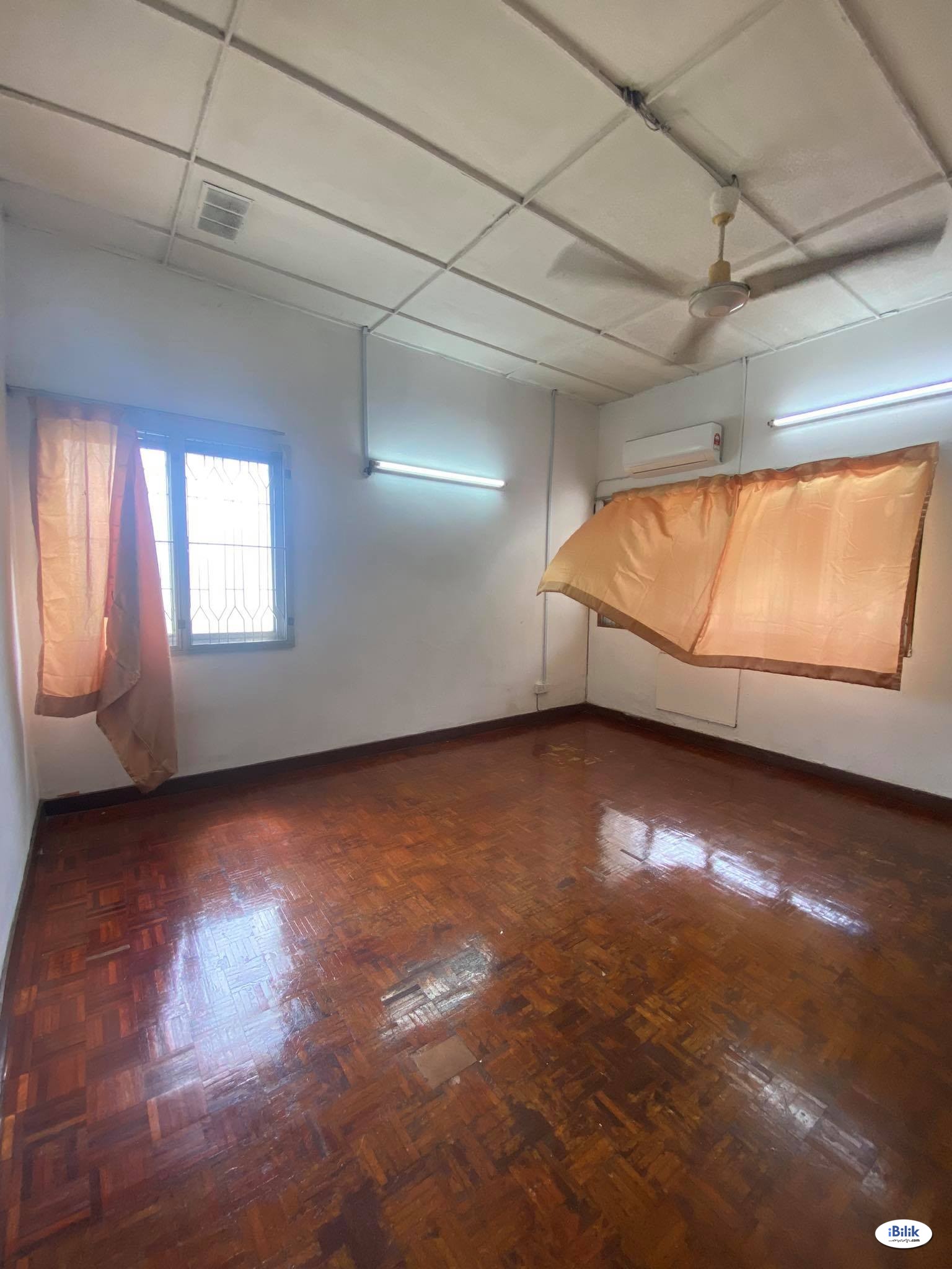 ✨LIMITED MASTER BEDROOM IN PJ AREA ✨ROOM FOR RENT IN TAMAN SEA, PETALING JAYA - Image 1