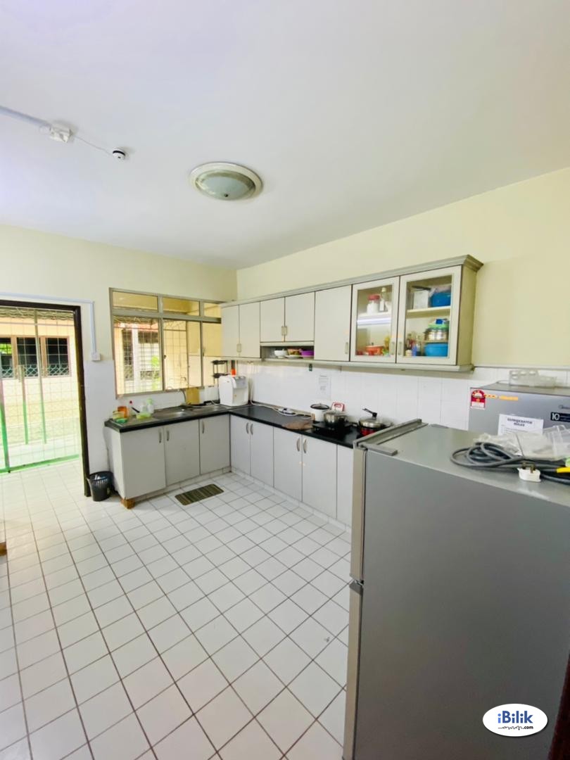 🛏Middle Room at TTDI  🚶Walking distance to MRT TTDI 🚗Easy Access to One Utama, KPJ Damansara, Plaza Vads, Menara Ken, Gl - Image 2