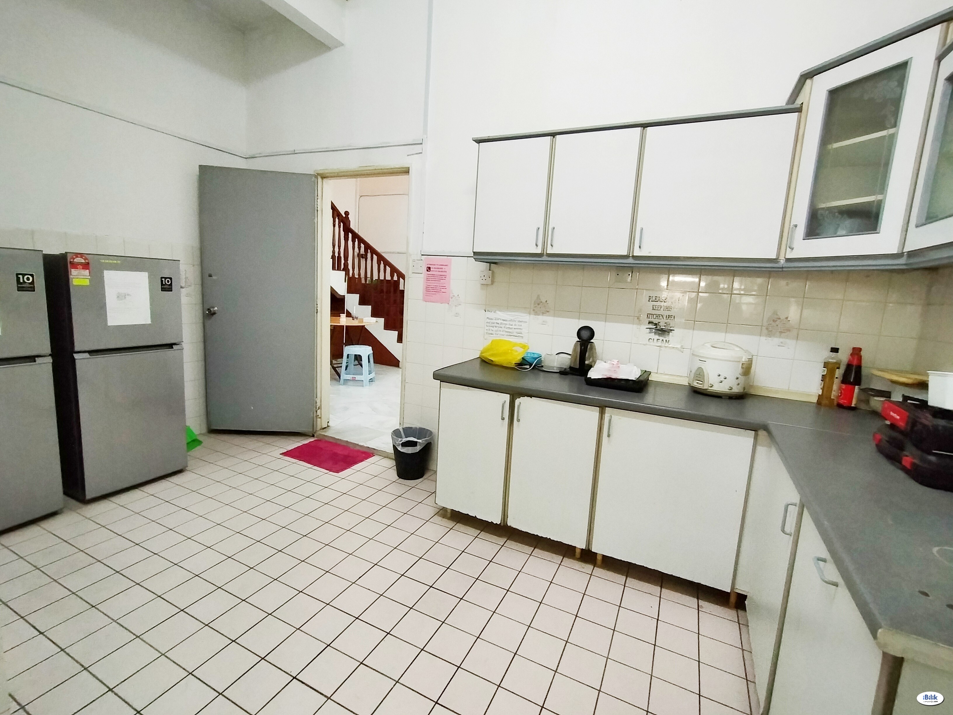 Middle Room at TTDI  🚶Walking distance to MRT TTDI 🚗Easy Access to One Utama, KPJ Damansara, Plaza Vads, Menara Ken, Glo - Image 1