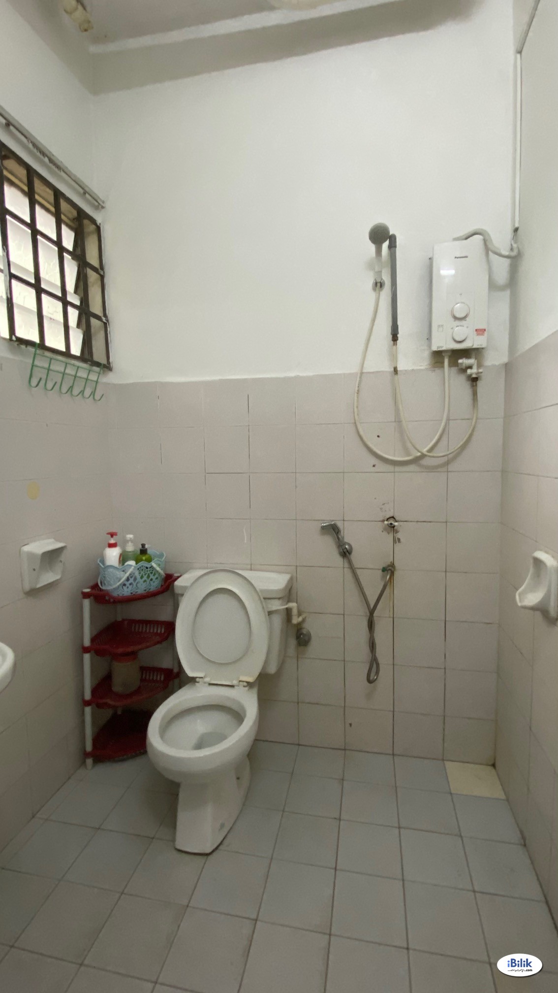 Middle Room at TTDI  🚶Walking distance to MRT TTDI 🚗Easy Access to One Utama, KPJ Damansara, Plaza Vads, Menara Ken, Glo - Image 2