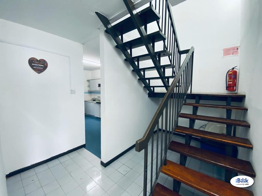 🌈 Middle Room at Kelana Jaya - ( Jalan SS7/16 , Kelana Jaya ) - Image 2