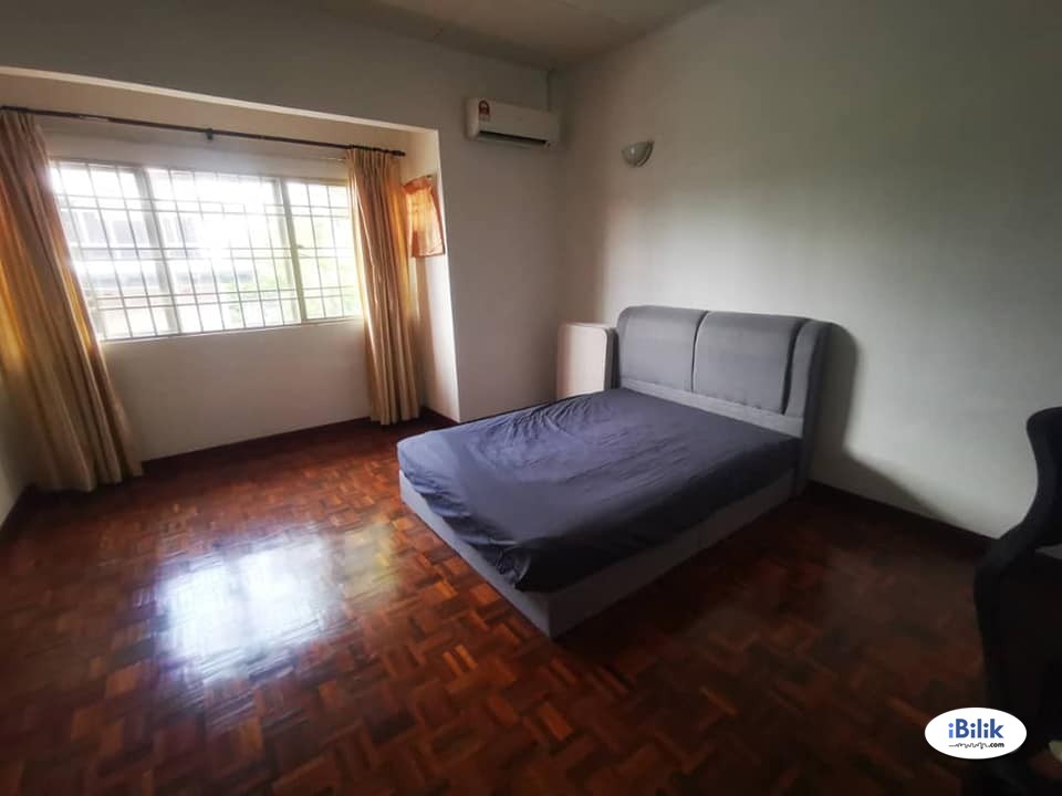 Master Room at Kota Damansara, Petaling Jaya - Image 1