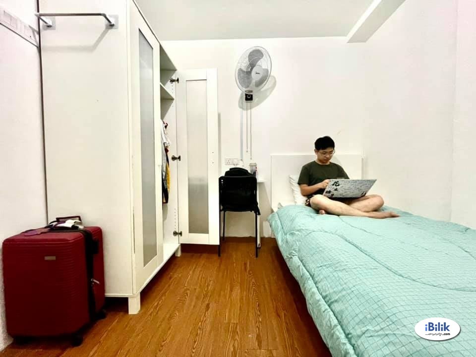 Middle Room at Kota Damansara, Petaling Jaya - Image 1