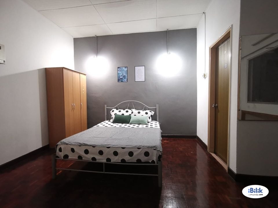 Middle Room at Kota Damansara, Petaling Jaya - Image 2