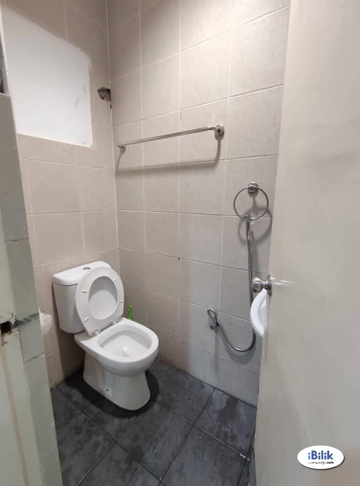 Middle Room at Kelana Jaya, Petaling Jaya - Image 2