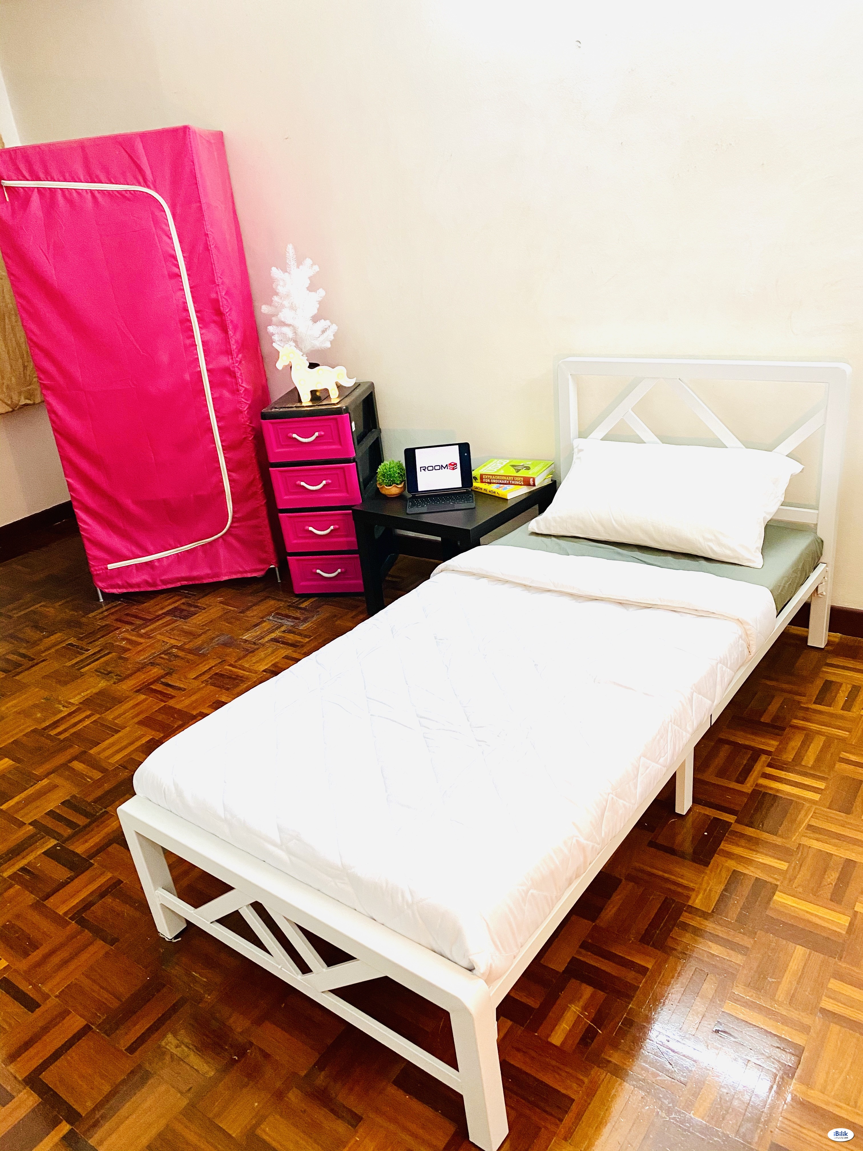 Middle Room at Bandar Sunway, Petaling Jaya - Image 3